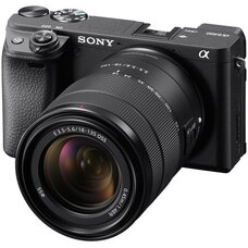 Беззеркальная камера Sony Alpha 6400 с объективом 18-135 мм f/3.5-5.6 Изображение